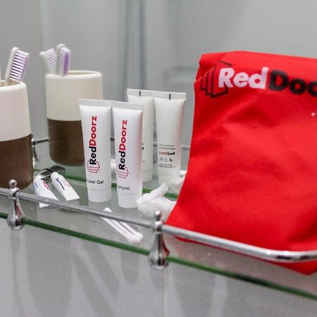 Reddoorz Plus @ Bitung City Center Eksteriør bilde