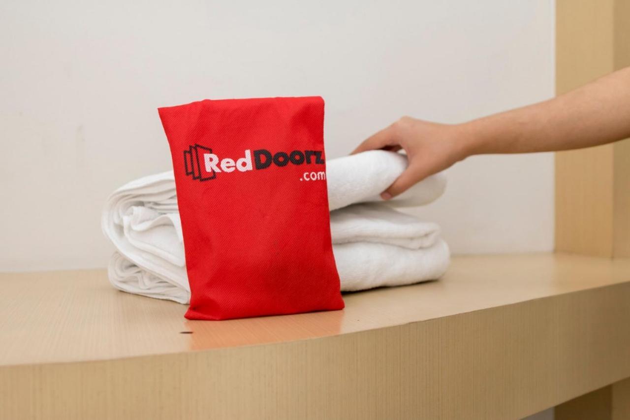 Reddoorz Plus @ Bitung City Center Eksteriør bilde